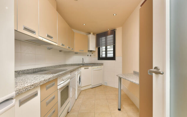 Lateral View - Photo 8