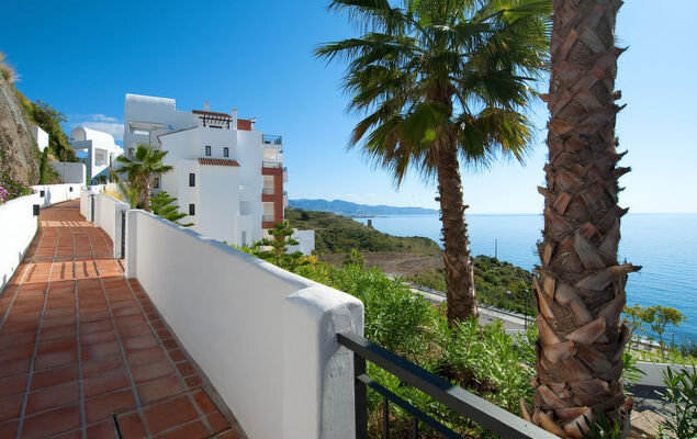 Lateral View - Photo 17