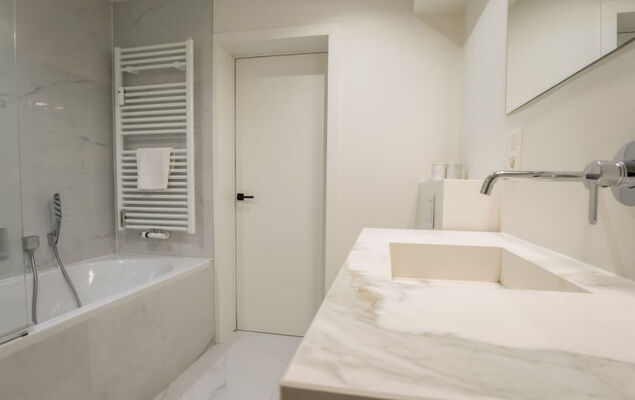 Chateauneuf with parking - Photo 5